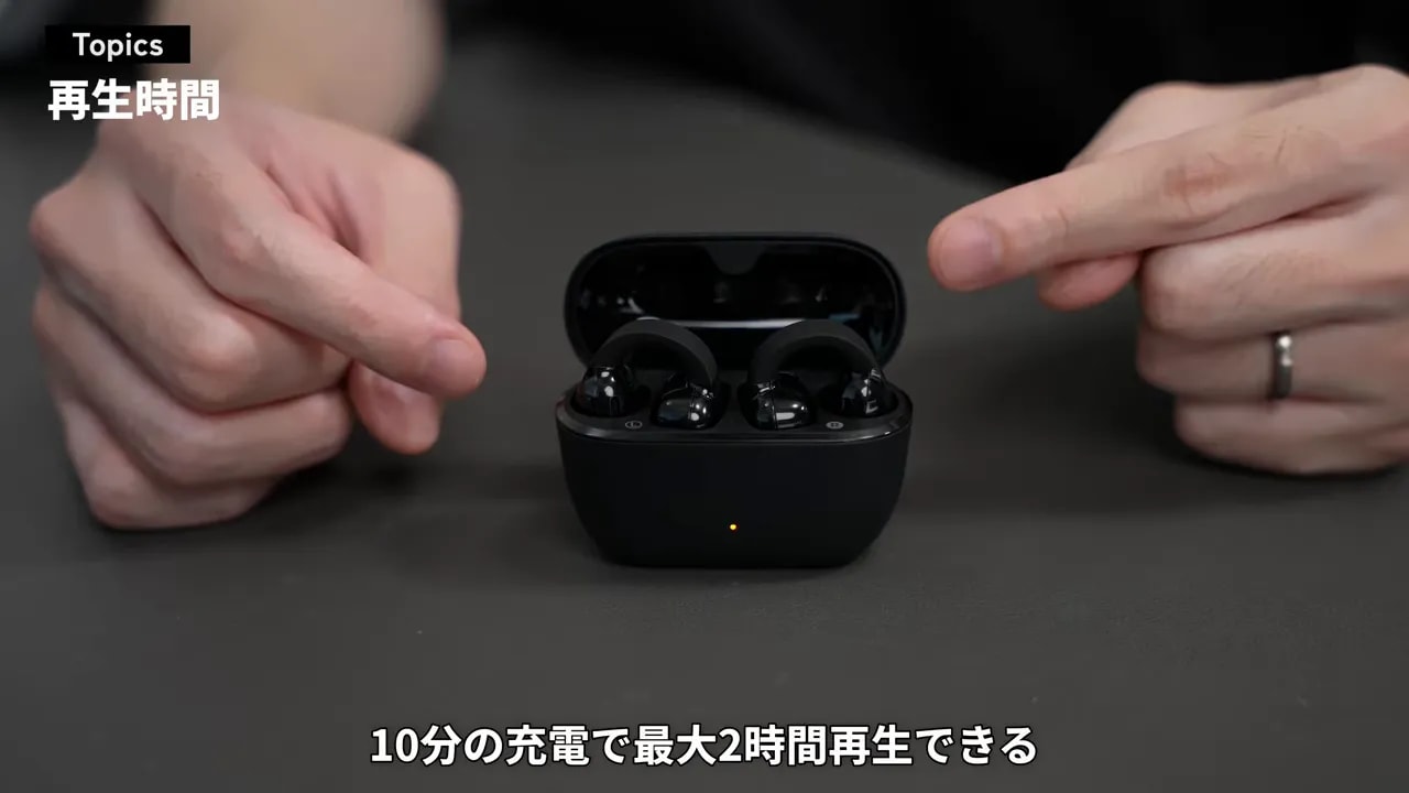開いた充電ケースと最大9時間、最大36時間、10分で2時間再生の説明