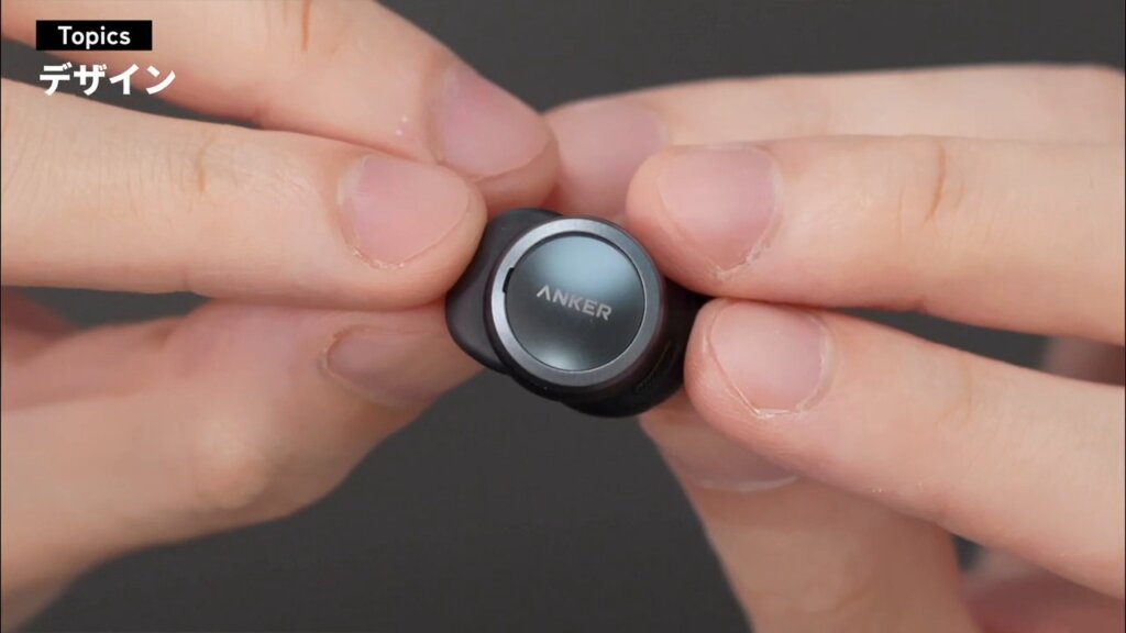 耳への収まりが良い丸型デザインで、片耳約4.7g